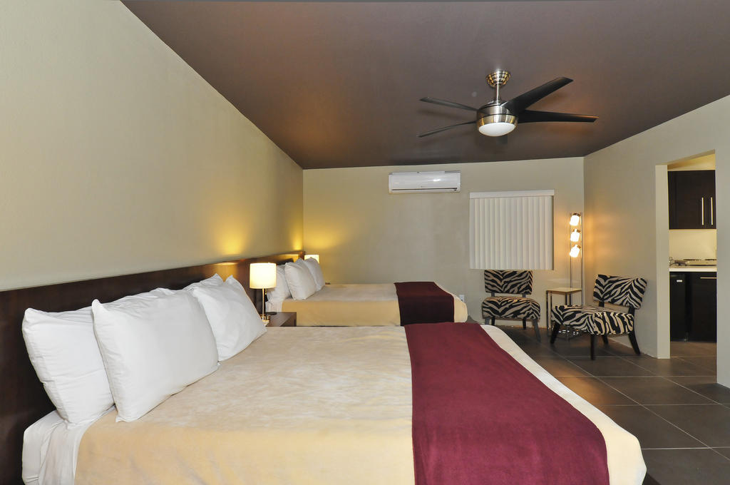 Bearfoot Inn - Clothing Optional Hotel For Gay Men Palm Springs Pokój zdjęcie